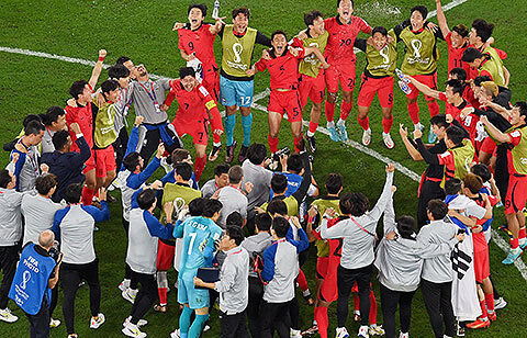 韓国がファン・ヒチャンの後半AT弾でポルトガルに劇的逆転勝利！　逆転での2位通過果たす《カタールW杯》