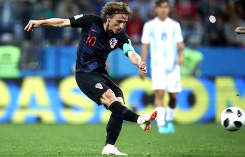 「鮮明に覚えてる」ロシアW杯でアルゼンチンを沈めたクロアチア代表モドリッチのスーパーミドルが脚光「またやってくれ」