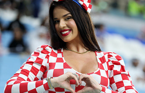 「私たちはここにいる」W杯で話題となったクロアチアのセクシー美女ファン、母国への愛を綴る「永遠にクロアチア人であることを誇りに」