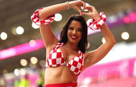 「ワンダフル」「完璧」クロアチアのワールドカップ美女がフォロワー300万人超えのご褒美ショット！スタジアムでのセクシー衣装ではなく…