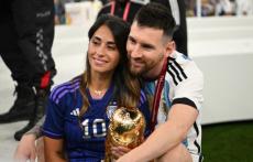 「最高の妻」「真の女王」「とっても美しい」メッシの妻・ロクソさんがアルゼンチン代表のW杯制覇を改めて喜ぶ「言葉がないわ」