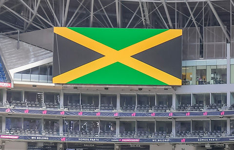 サッカー界史上初?!ジャマイカ代表、新ユニ発表はパリコレのランウェイ
