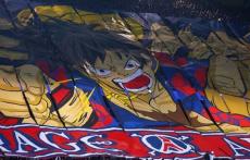 「日本の文化すごい」PSGの観客席に超巨大な麦わらのルフィが出現！バイエルンを粉砕する演出に驚きの声「こうなってたのか」