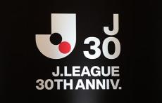 「かっこよすぎる」「誰かわからんイケメンに」Jリーグが30周年を記念し『NYLON JAPAN』とコラボ！ J1の18選手が表紙飾る「これはLDHの新グループだ」