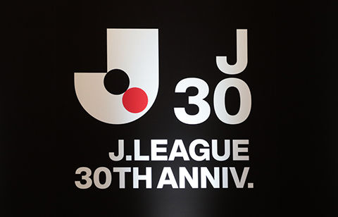 「結構好きなデザイン」「めちゃくちゃカッコいい」Jリーグが1カ月限定で30周年記念ボール『KOTOHOGI 30』の使用を発表、ファンにも好評「この色いいね」