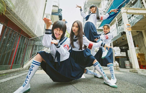 「新しい学校のリーダーズ」が女子W杯に臨むなでしこジャパンの壮行会でライブパフォーマンス！