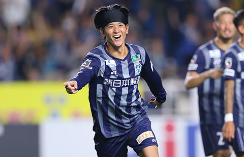 佐藤凌我が2ゴールの活躍、福岡がまたも無失点で5連勝！ 攻めた