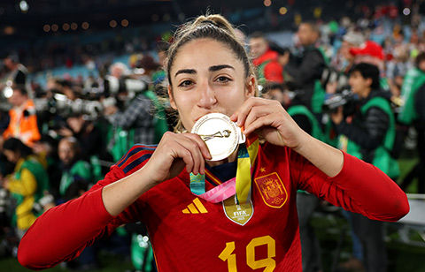 女子W杯決勝で見事なゴールのスペイン女子代表主将、試合後に父の死を知る「私は試合の前に星を手にしていた」
