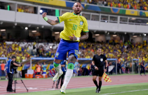 ネイマール、"王様"ペレを抜く！　ブラジル代表歴代最多の78ゴール目