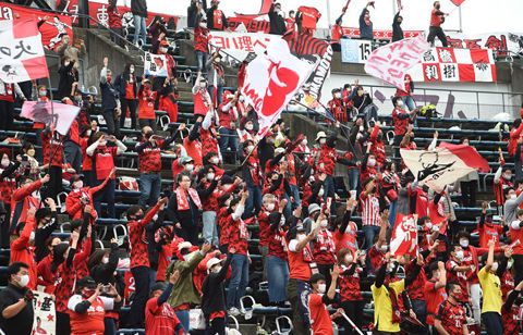 熊本ホーム戦に「#ババババンビ」来場！雹にも負けず今季最多1万7805人のサポーターを沸かす「めっちゃ泣けた」「想いが伝わってくる！次こそは」