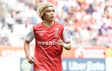 伊東純也先発のS・ランスが3試合ぶりの白星！　指揮官退席処分後の終盤に先制点【リーグ・アン】