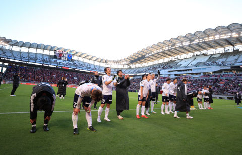 最下位・横浜FCのJ2降格が決定… カプリーニのゴラッソで追い上げるも鹿島に敗戦【明治安田J1第34節】