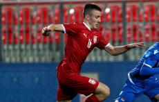 ニューカッスルがセルビアの19歳MFピバシュを獲得、守備的ポジションでプレーする期待の若手