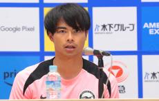 「ドリブルや仕掛けも出せれば」凱旋試合で日本のファンで久々のプレーとなる三笘薫、新監督の下でアピール誓う「スタメンを確保しなければ」