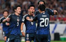 日本代表が2点リードでハーフタイム！　遠藤航＆三笘薫がヘディング弾【2026年W杯アジア最終予選】