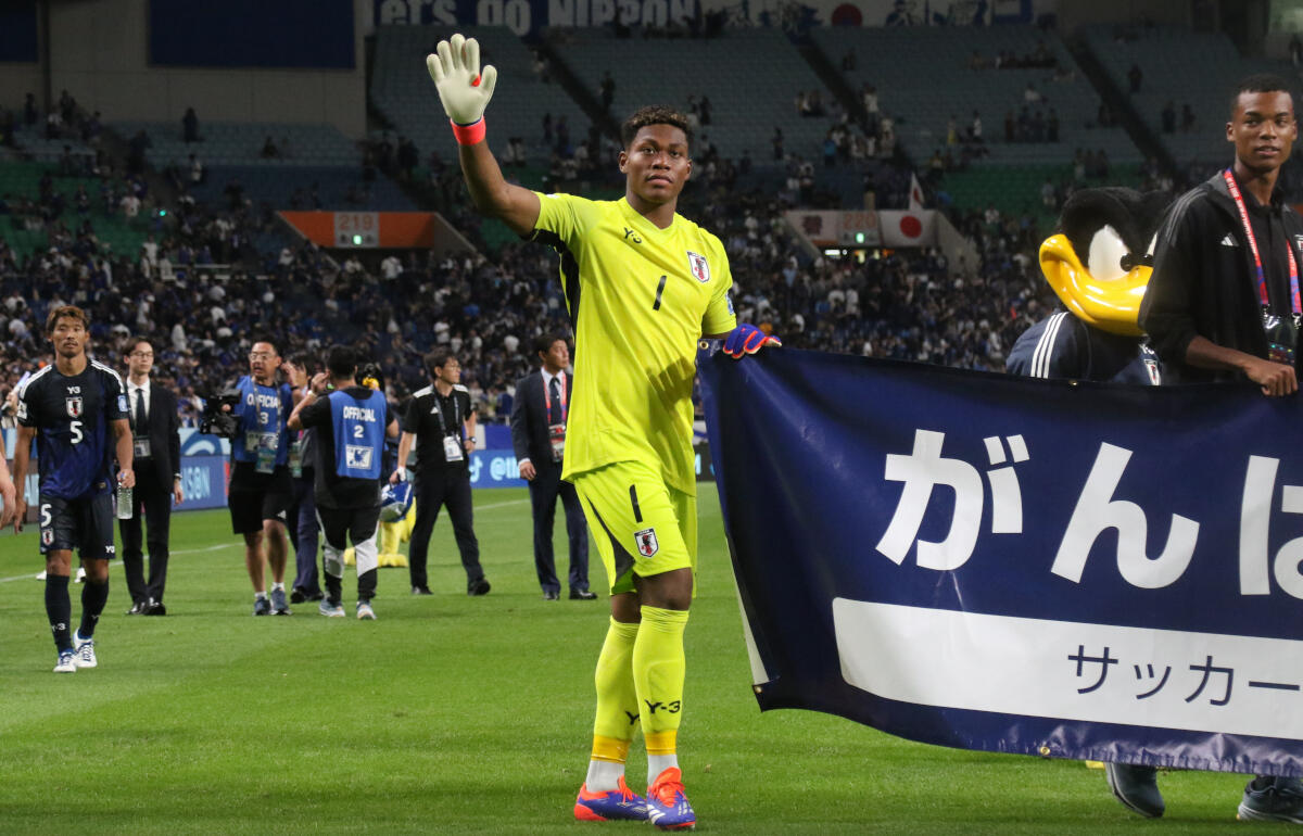 埼スタ凱旋を勝利で飾ったGK鈴木彩艶、アウェイのバーレーン戦も無失点へ「また1戦目という気持ちで」