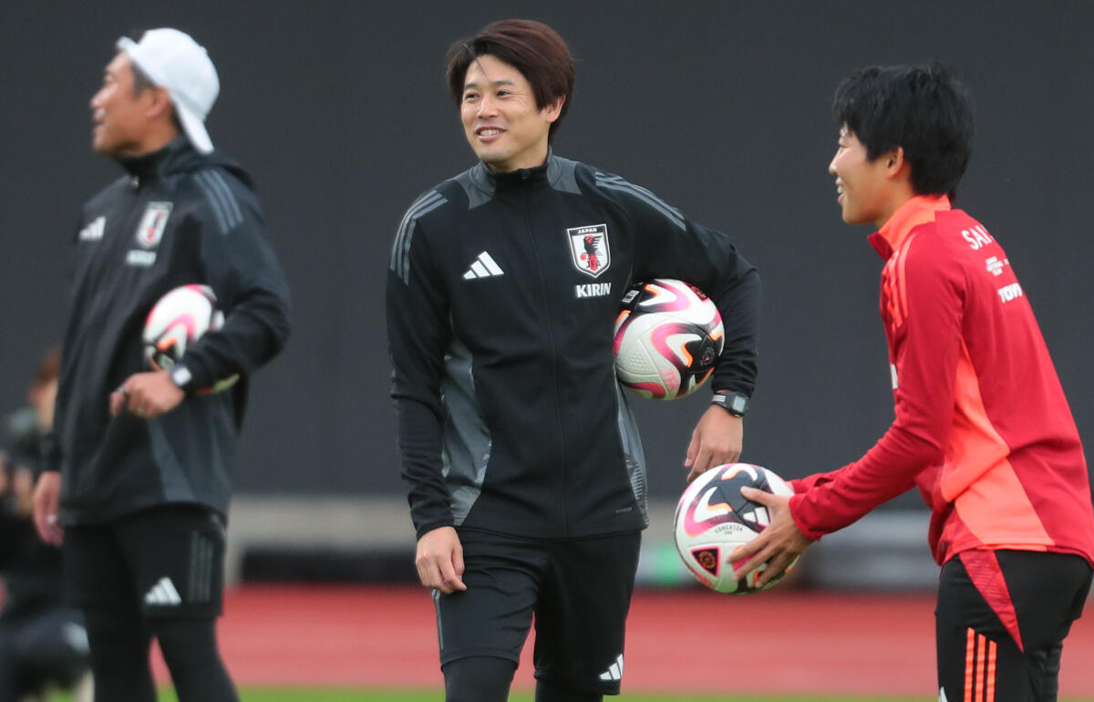 内田篤人氏もコーチで参加、選手も笑顔溢れる！ 韓国戦に向けた