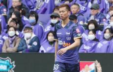 広島が今季も40試合以上プレーした36歳DF塩谷司と契約更新