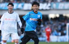 中村憲剛氏の引退試合で担架退場…小林悠が左肩鎖関節脱臼で手術、川崎Fが発表