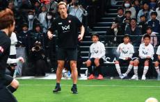 本田圭佑が考案の4v4決勝が開催！U-10、U-12王者に本田やカズらレジェンドが本気で戦い圧倒…「勝利をアシストされても嬉しくない」