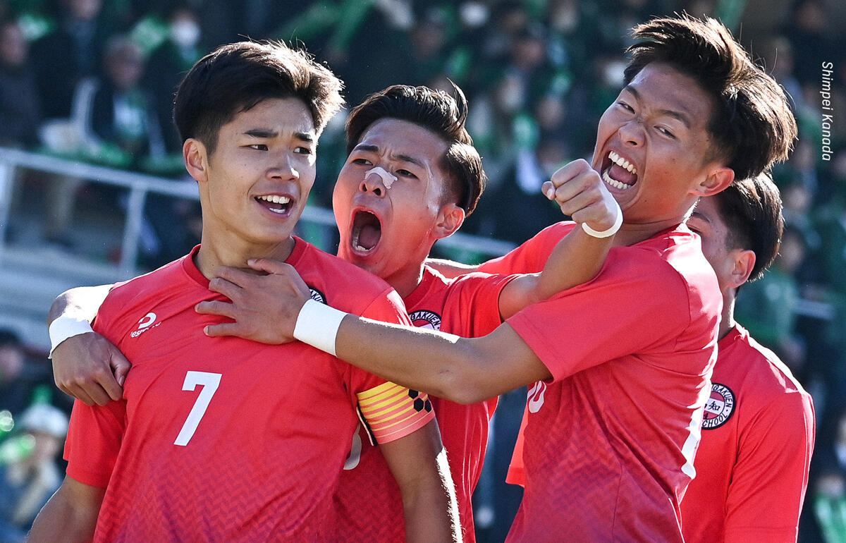 高知学園が15年ぶり1回戦突破！ 岩手代表の専大北上に2-0勝利、ハンドスプリングスローで会場沸かす【全国高校サッカー選手権大会】