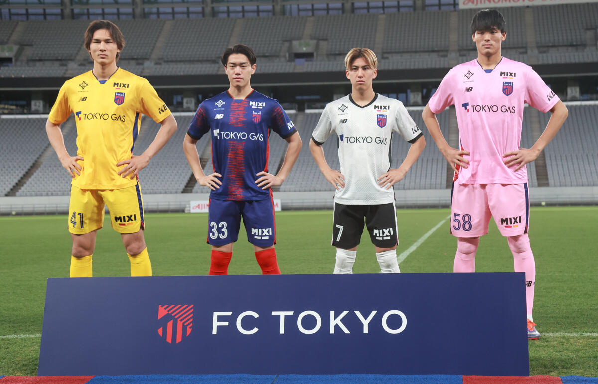 「これはしびれる」「よりオシャレに」FC東京が新ユニフォームを発表！ 東京の夜からインスピレーションを得た“花火”がモチーフ、GKは初のピンクを採用