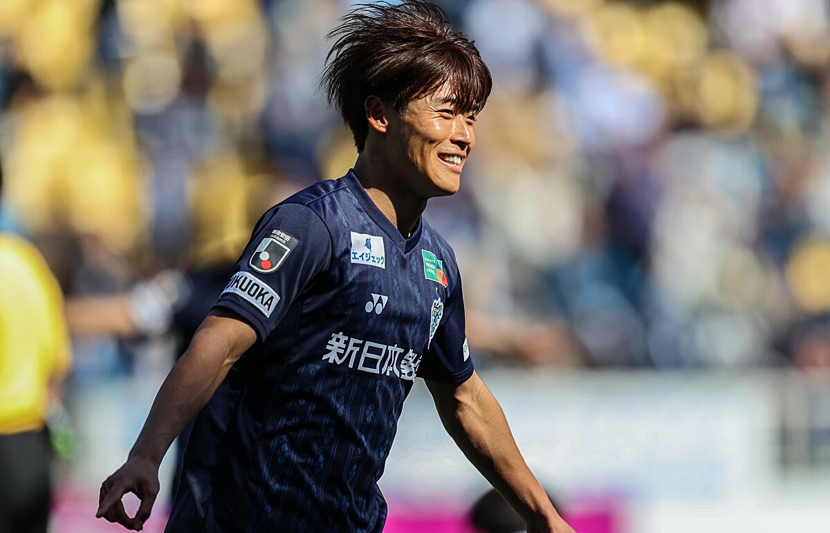 岩崎悠人のゴールで浦和を下した福岡が6戦無敗で暫定3位浮上！【明治
