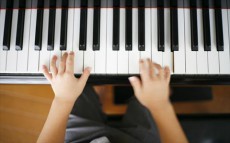 絶対音感は、子供のころの訓練次第で身に付く!?