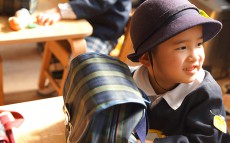 雨、ほこり、シワ…　洗濯できない子どもの制服　かんたんお手入れ術