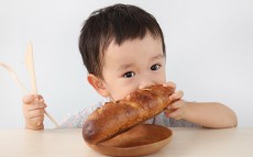 子どもに安心で体に良いものを！　パンを買うときにチェックしたい原材料