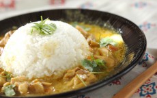 エスニックな香りが夏に嬉しい！　チキンココカレー