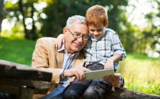 子どもと祖父母の大冒険！　夏休みの自由研究に家系図はいかが？　【パパママの本音調査】  Vol.281