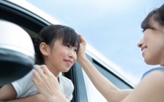 子どもの車酔い。においや柑橘系はNG!? 身近なものでできる対策【パパママの本音調査】  Vol.300