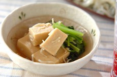 おだしたっぷり優しい味わい！「小松菜と高野豆腐のさっと煮」
