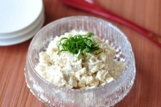 料理がおっくうなときに！　「混ぜるだけの豆腐の和え物」