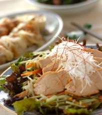 今日の献立は「鶏チャーシューのごちそうサラダ」