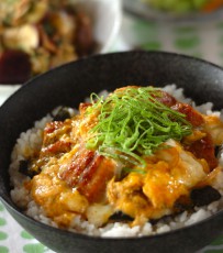 今日の献立は「ウナ玉丼」