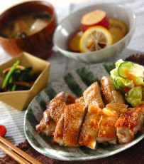 今日の献立は「鶏肉の照り焼き」