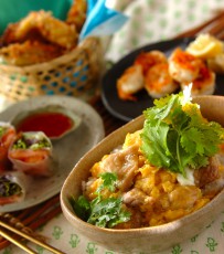 今日の献立は「エスニック風親子丼」