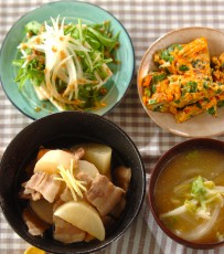 今日の献立は「大根と豚バラの煮物」