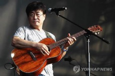 キム・チャンワン、沈没事故の犠牲者を追悼する自作曲公開