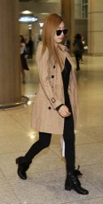 「少女時代」ティファニー、秋めいた空港ファッションでお目見え