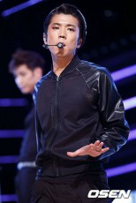 「2PM」ウヨン、公演中にステージから転落