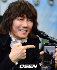 韓国歌手、違法DW騒動「警察と相談後、詳細を話す」