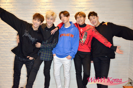 UNIQ デビュー1周年記念写真集　イボ　トレカ UNIQ デビュー1周年記念写真集 イボ トレカ UNIQ デビュー1周年