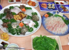＜Wコラム＞日本と違う韓国のビックリ～「舟盛りVS大皿いっぱい盛り」
