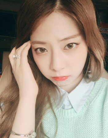 歌手JUNIEL、ラジオ番組での誤解発言を釈明「FNCに悪い感情を持っていない」