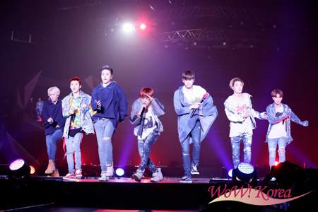 【公演レポ】「iKON」、アリーナツアー完走！　最終公演ではピコ太郎のモノマネ＆“あいうえお作文”披露で笑いのセンスも発揮