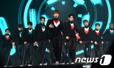 「SEVENTEEN」、来年2月に韓国ファンミ＆日本コンサート開催