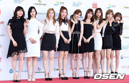 「TWICE」、ガールズグループブランド評判8か月連続1位で記録を更新